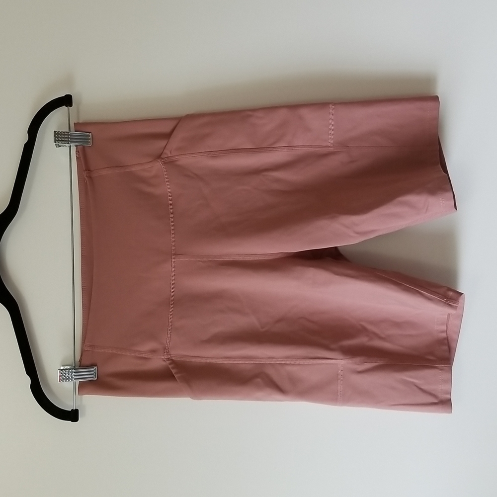 Girlfriend Collective Compressive Pocket Run Short - Rosebud - Size Large